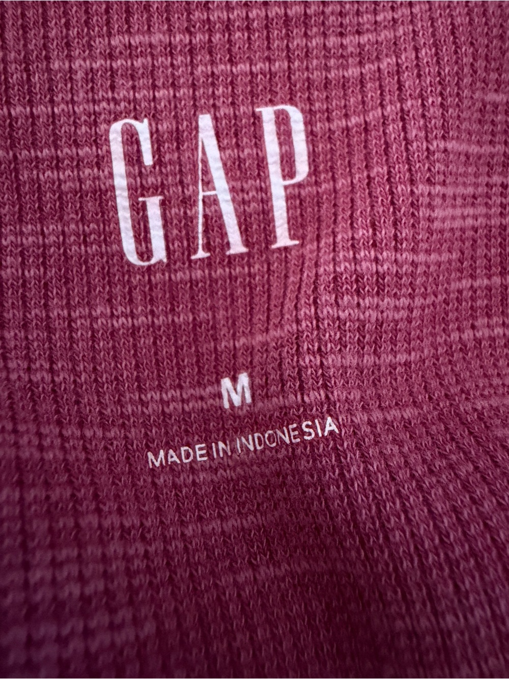 GAP Raspberry Ruched V-Neck Crop Top - Picture 3 of 4